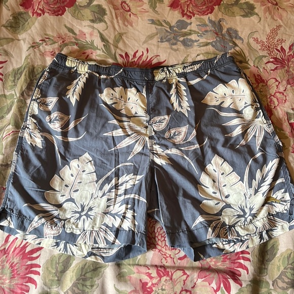 TOMMY BAHAMA Size Large Swim Trunks Hawaiian Hibiscus Flower PalmLeaf  Suble Hue - Picture 6 of 16